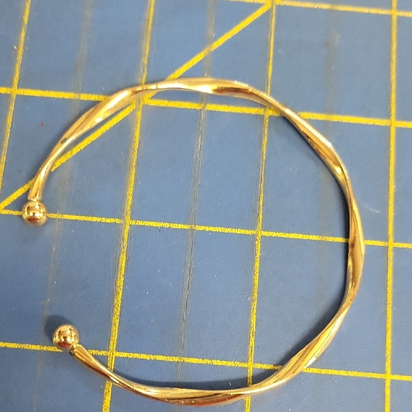 Elegant Gold Tone Twist Adjustable Bangle Bracelet - Picture 1 of 3